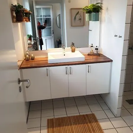 Apartment A Med Dejlig Gardhave Pa Thuro Kaeledyr Er Ikke Gratis Og Skal Tilfojes