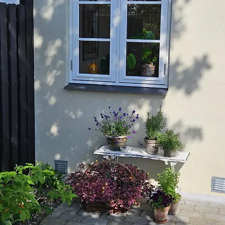 A Med Dejlig Gardhave Pa Thuro Kaeledyr Er Ikke Gratis Og Skal Tilfojes شقة سفينبورغ