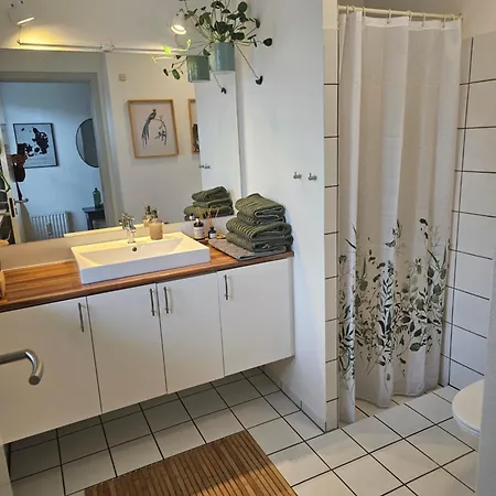 شقة A Med Dejlig Gardhave Pa Thuro Kaeledyr Er Ikke Gratis Og Skal Tilfojes