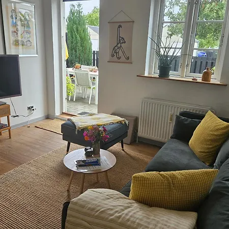 A Med Dejlig Gardhave Pa Thuro Kaeledyr Er Ikke Gratis Og Skal Tilfojes سفينبورغ