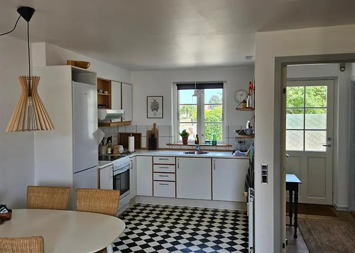 A Med Dejlig Gardhave Pa Thuro Kaeledyr Er Ikke Gratis Og Skal Tilfojes