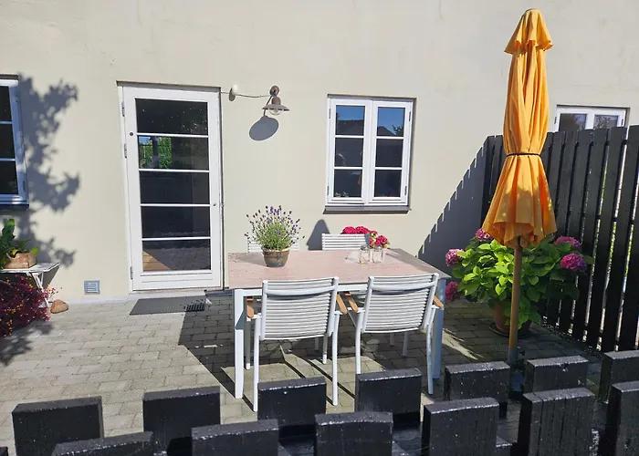 A Med Dejlig Gardhave Pa Thuro Kaeledyr Er Ikke Gratis Og Skal Tilfojes アパート スベンボー