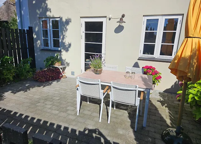 A Med Dejlig Gardhave Pa Thuro Kaeledyr Er Ikke Gratis Og Skal Tilfojes *