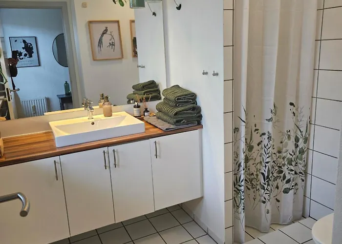 アパート A Med Dejlig Gardhave Pa Thuro Kaeledyr Er Ikke Gratis Og Skal Tilfojes