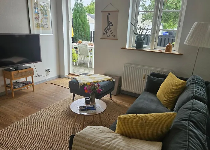 A Med Dejlig Gardhave Pa Thuro Kaeledyr Er Ikke Gratis Og Skal Tilfojes スベンボー